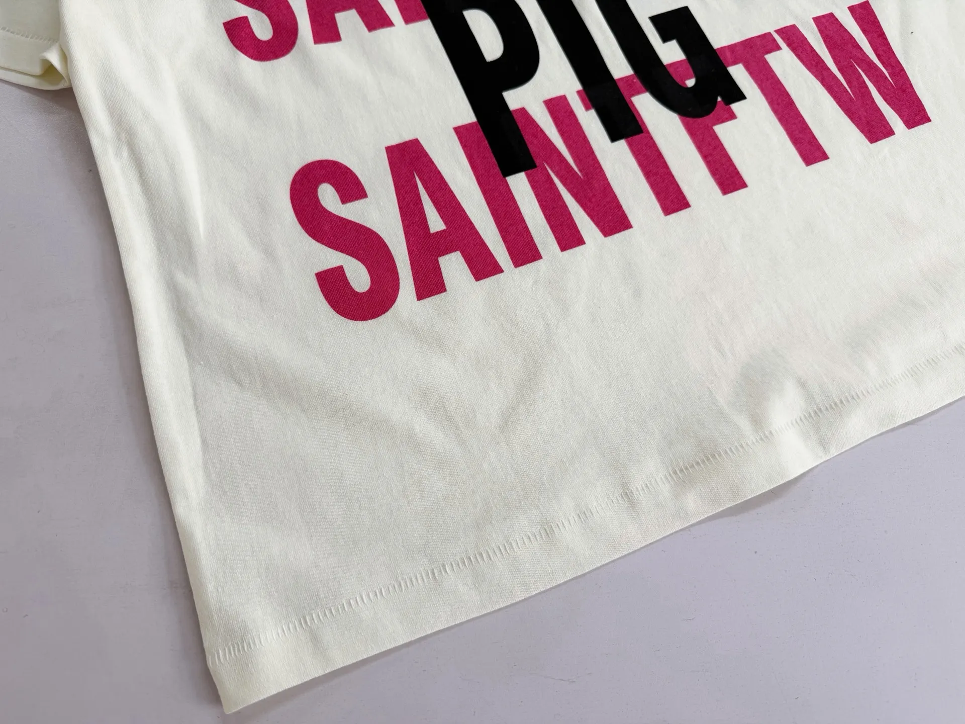 ❥8032#P116 Saint Mxxxxxx short-sleeved T-shirt, made of soft cotton fabric, comfortable and breathable. "SAINT FTM" is printed on the front. It has a full street feel and a loose fit. It is suitable for daily casual or street wear. Size: (S-M-L-XL) Color: Beige